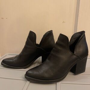 Steve Madden | Black Leather Heeled Cut-Out Boots